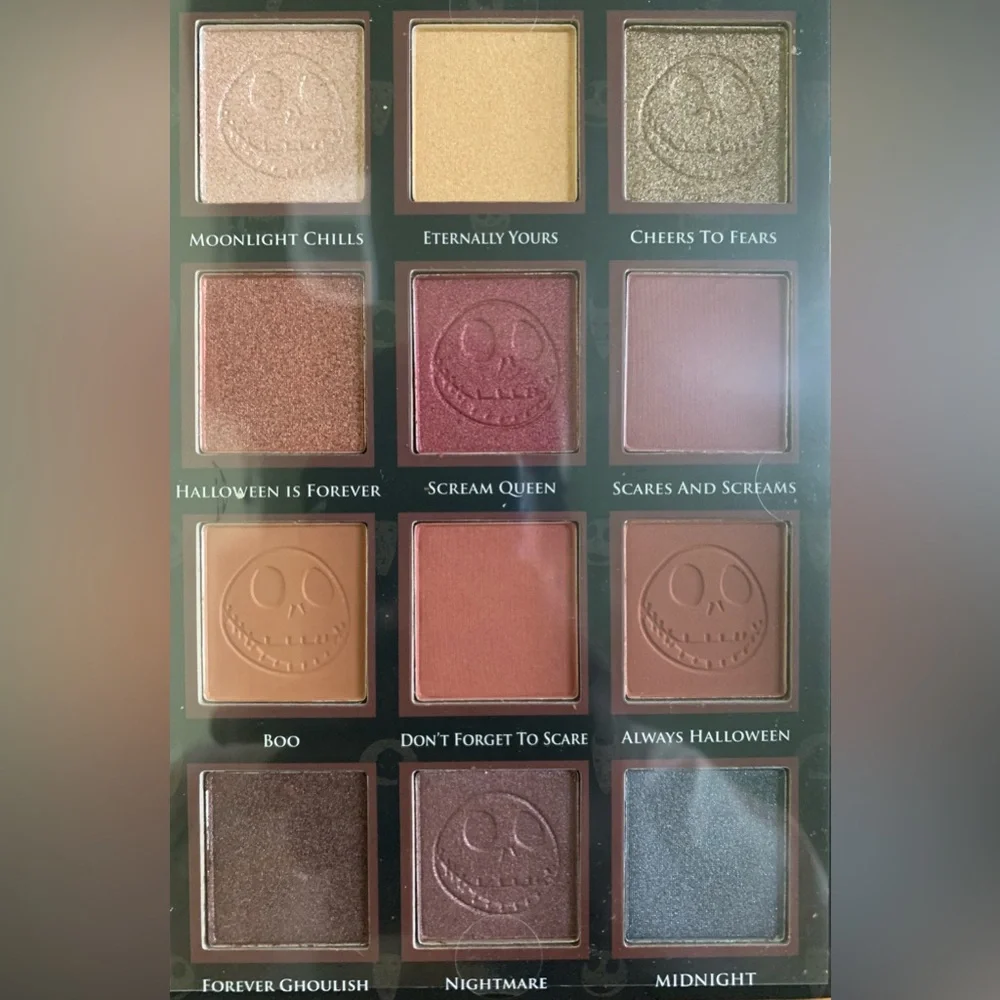 New Taste Beauty x Disney The Nightmare Before Christmas Eyeshadow Palette